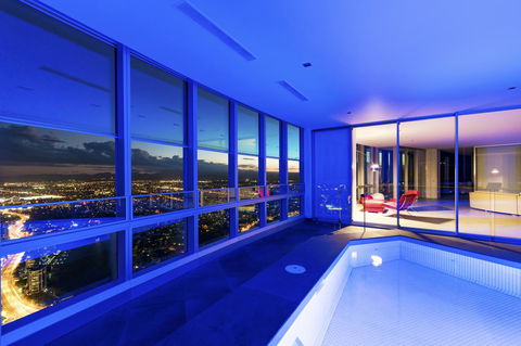Q1 Resort & Spa - Official - Accommodation Australia 37