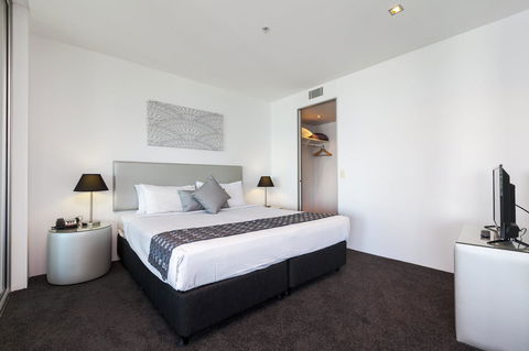 Q1 Resort & Spa - Official - Accommodation Australia 33