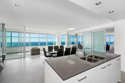 Q1 Resort & Spa - Official - Accommodation Australia 29