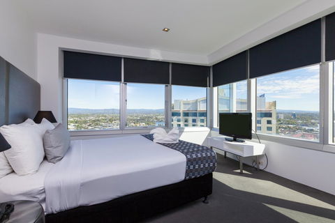 Q1 Resort & Spa - Official - Accommodation Australia 44