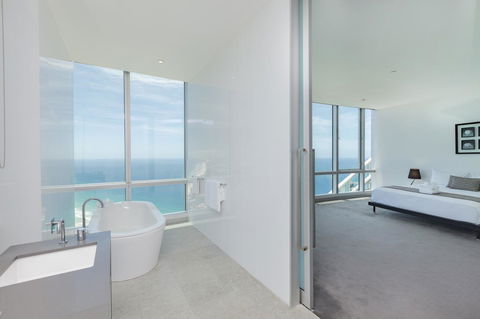 Q1 Resort & Spa - Official - Accommodation Australia 12