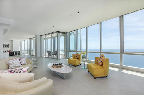 Q1 Resort & Spa - Official - Accommodation Australia 13