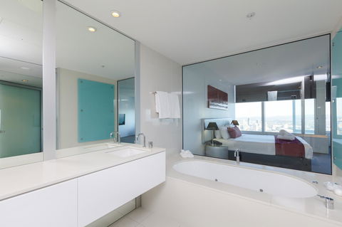 Q1 Resort & Spa - Official - Accommodation Australia 39