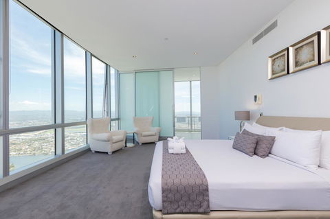 Q1 Resort & Spa - Official - Accommodation Australia 11