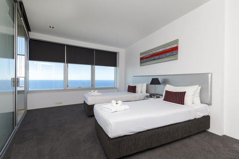 Q1 Resort & Spa - Official - Accommodation Australia 8