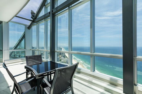 Q1 Resort & Spa - Official - Accommodation Australia 15