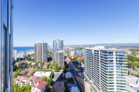 Q1 Resort & Spa - Official - Accommodation Australia 34