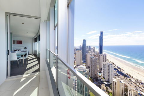Q1 Resort & Spa - Official - Accommodation Australia 5