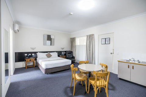 Emerald Maraboon Motor Inn - Australia Shopping 26
