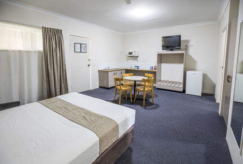 Emerald Maraboon Motor Inn - Australia Shopping 28