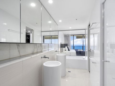 Oracle Resort Broadbeach - Gclr - Accommodation Australia 24