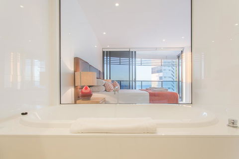 Oracle Resort Broadbeach - Gclr - Accommodation Australia 11