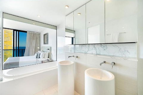 Oracle Resort Broadbeach - Gclr - Accommodation Australia 2