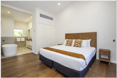 Reflections Amber Villa 3 - Accommodation Australia 4