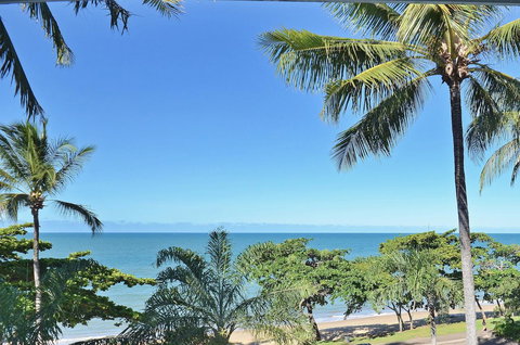 Roydon Beachfront Apartments - Accommodation Australia 5