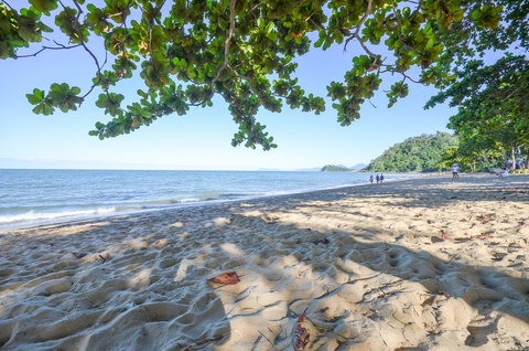 Roydon Beachfront Apartments - Accommodation Australia 29