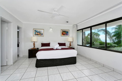 Roydon Beachfront Apartments - Accommodation Australia 2