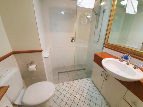 Broadbeach Holiday Apartments - Accommodation Australia 26