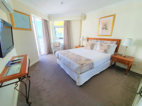 Broadbeach Holiday Apartments - Accommodation Australia 14