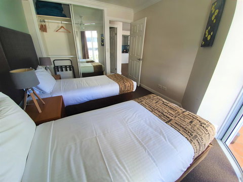 Broadbeach Holiday Apartments - Accommodation Australia 6