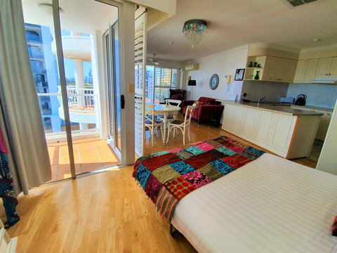 Broadbeach Holiday Apartments - Accommodation Australia 25