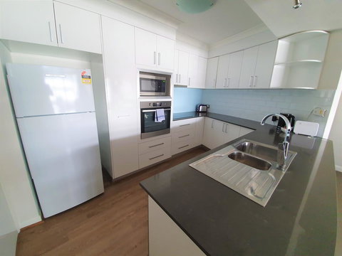 Broadbeach Holiday Apartments - Accommodation Australia 10