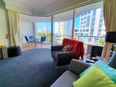 Broadbeach Holiday Apartments - Accommodation Australia 3