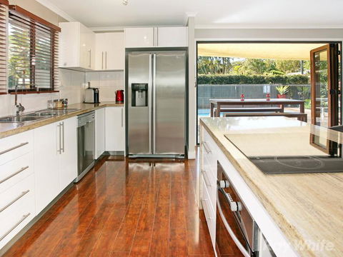 Beach House On Jones Parade, Central Coolum Beach - Local Tourism 5