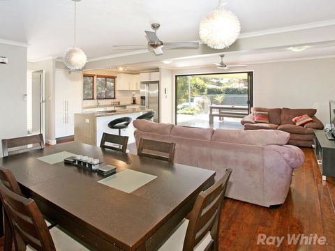 Beach House On Jones Parade, Central Coolum Beach - Local Tourism 6