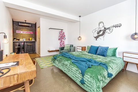 The Pink Hotel Coolangatta - Accommodation Australia 27