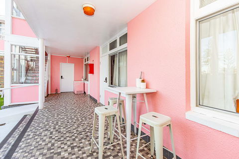The Pink Hotel Coolangatta - Accommodation Australia 3
