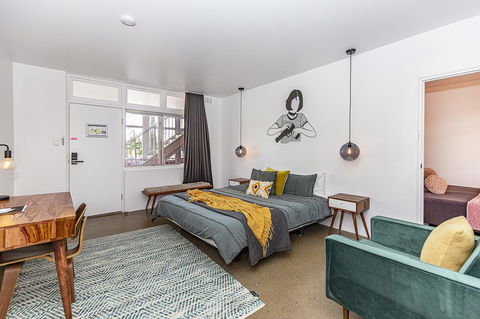The Pink Hotel Coolangatta - Accommodation Australia 12