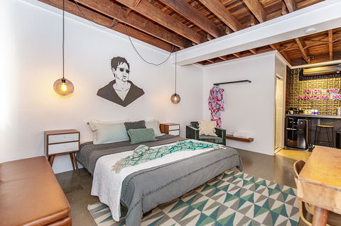 The Pink Hotel Coolangatta - Accommodation Australia 24