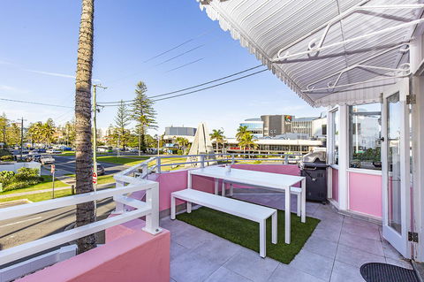 The Pink Hotel Coolangatta - Accommodation Australia 6