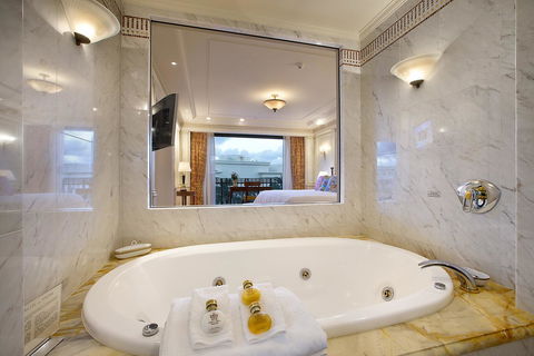 Imperial Hotel Gold Coast - Accommodation Australia 6