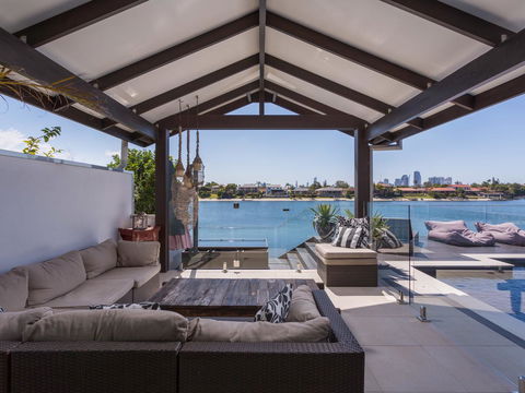 Rumrunner Resort - Accommodation Australia 5