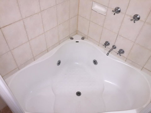 Country Gardens Motor Inn - Local Tourism 6