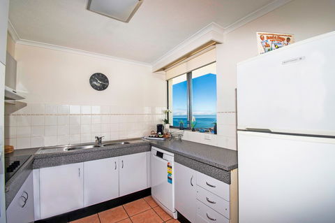 Seacrest Beachfront Apartments Surfers Paradise - Accommodation Australia 7