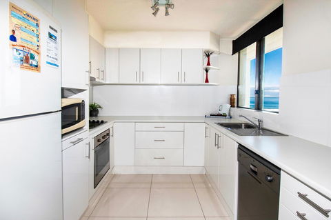 Seacrest Beachfront Apartments Surfers Paradise - Accommodation Australia 23