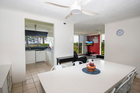 Seacrest Beachfront Apartments Surfers Paradise - Accommodation Australia 14