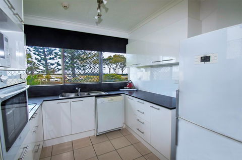 Seacrest Beachfront Apartments Surfers Paradise - Accommodation Australia 12
