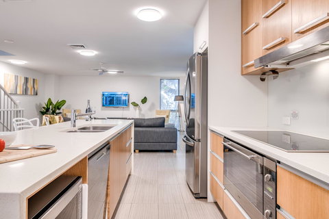 Coolum At The Beach - Australia Shopping 23