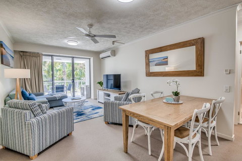 Coolum At The Beach - Australia Shopping 20