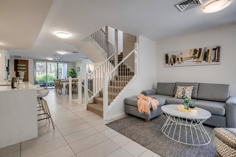 Coolum At The Beach - Australia Shopping 26