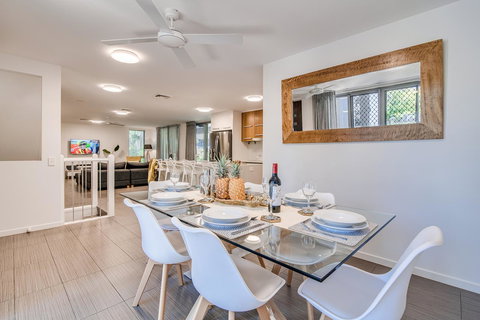 Coolum At The Beach - Australia Shopping 27