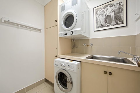 Montipora Unit 3 - In The Heart Of Airlie, Wi-fi And Netflix - Accommodation Australia 9
