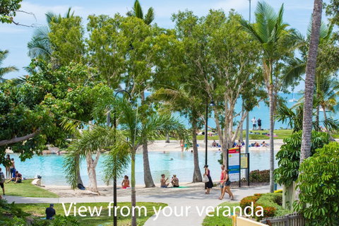 Montipora Unit 3 - In The Heart Of Airlie, Wi-fi And Netflix - Accommodation Australia 0