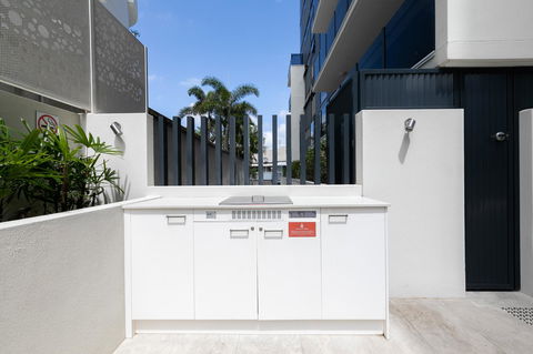 Sunset Retreat Mooloolaba - Australia Shopping 36