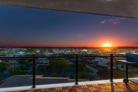 Sunset Retreat Mooloolaba - Australia Shopping 17