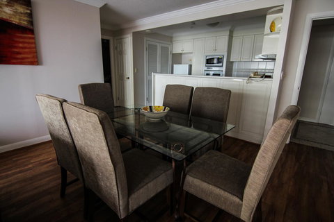 The Phoenician Resort - Australia Shopping 7